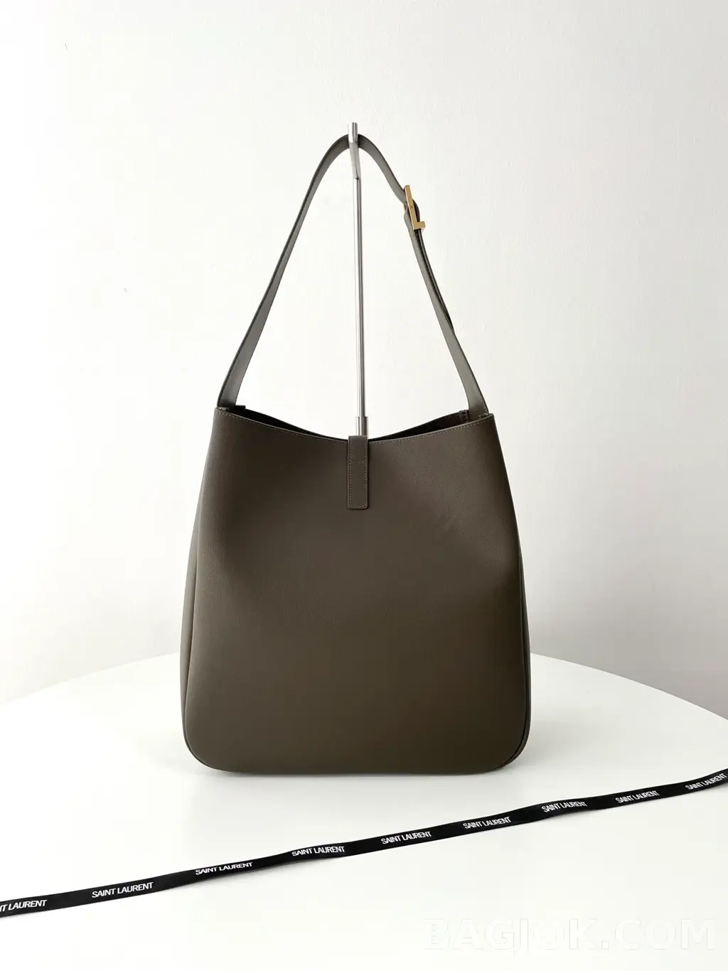 생로랑 Saint Laurent LE 5À7 서플 라지 그레인 레더 상세 이미지