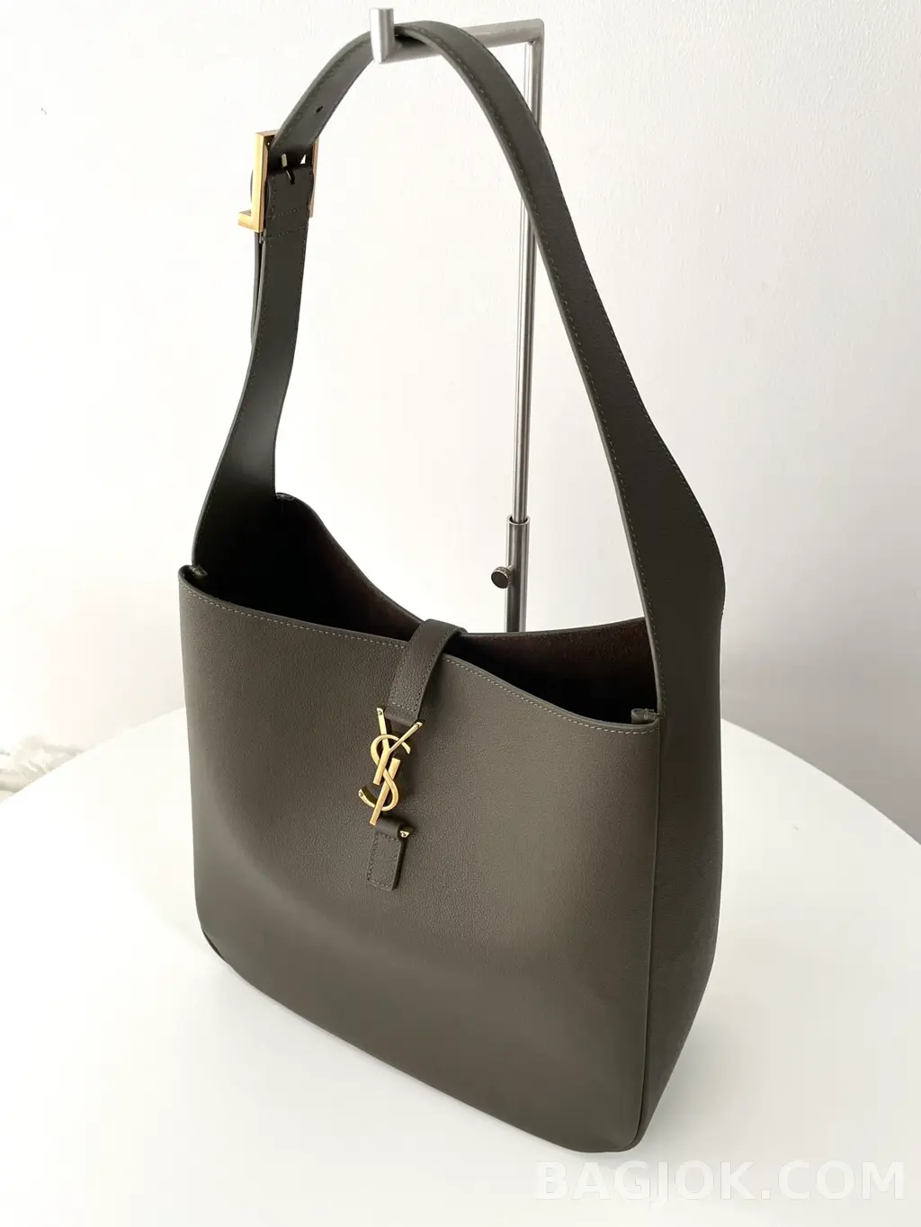생로랑 Saint Laurent LE 5À7 서플 라지 그레인 레더 상세 이미지