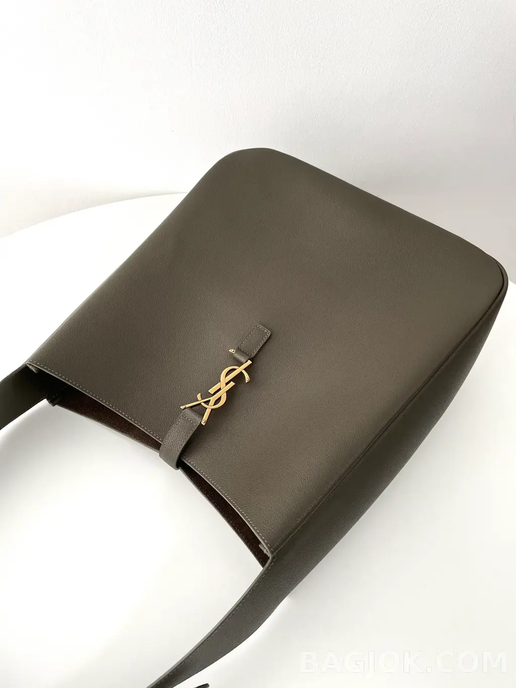 생로랑 Saint Laurent LE 5À7 서플 라지 그레인 레더 상세 이미지