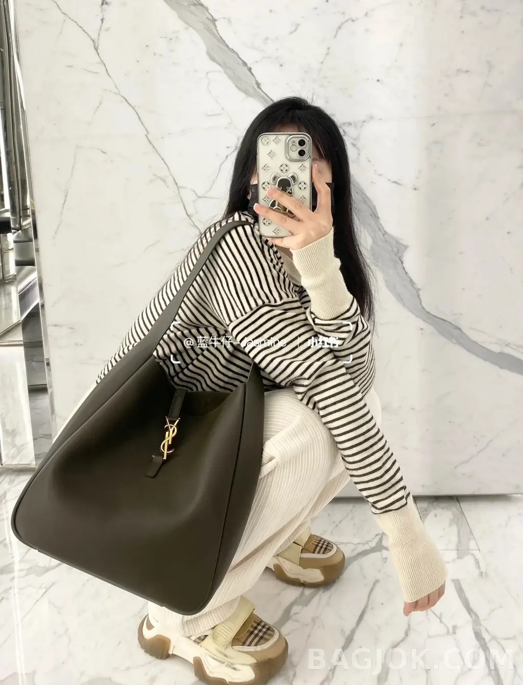 생로랑 Saint Laurent LE 5À7 서플 라지 그레인 레더 상세 이미지