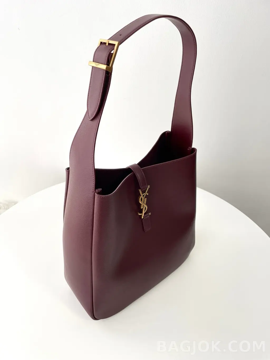생로랑 Saint Laurent LE 5À7 서플 라지 그레인 레더 상세 이미지