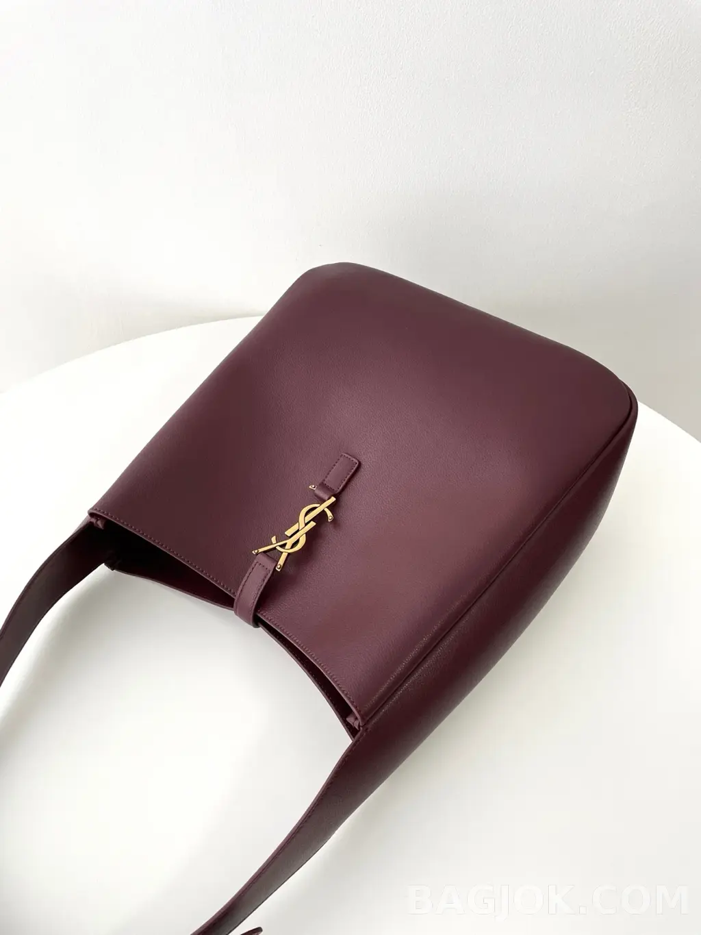 생로랑 Saint Laurent LE 5À7 서플 라지 그레인 레더 상세 이미지