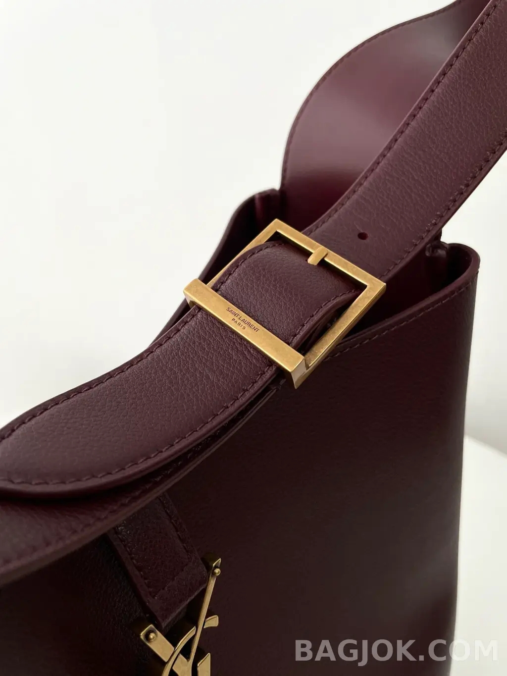 생로랑 Saint Laurent LE 5À7 서플 라지 그레인 레더 상세 이미지