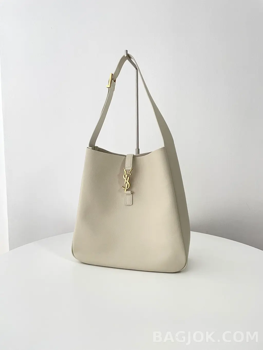 생로랑 Saint Laurent LE 5À7 서플 라지 그레인 레더 상세 이미지