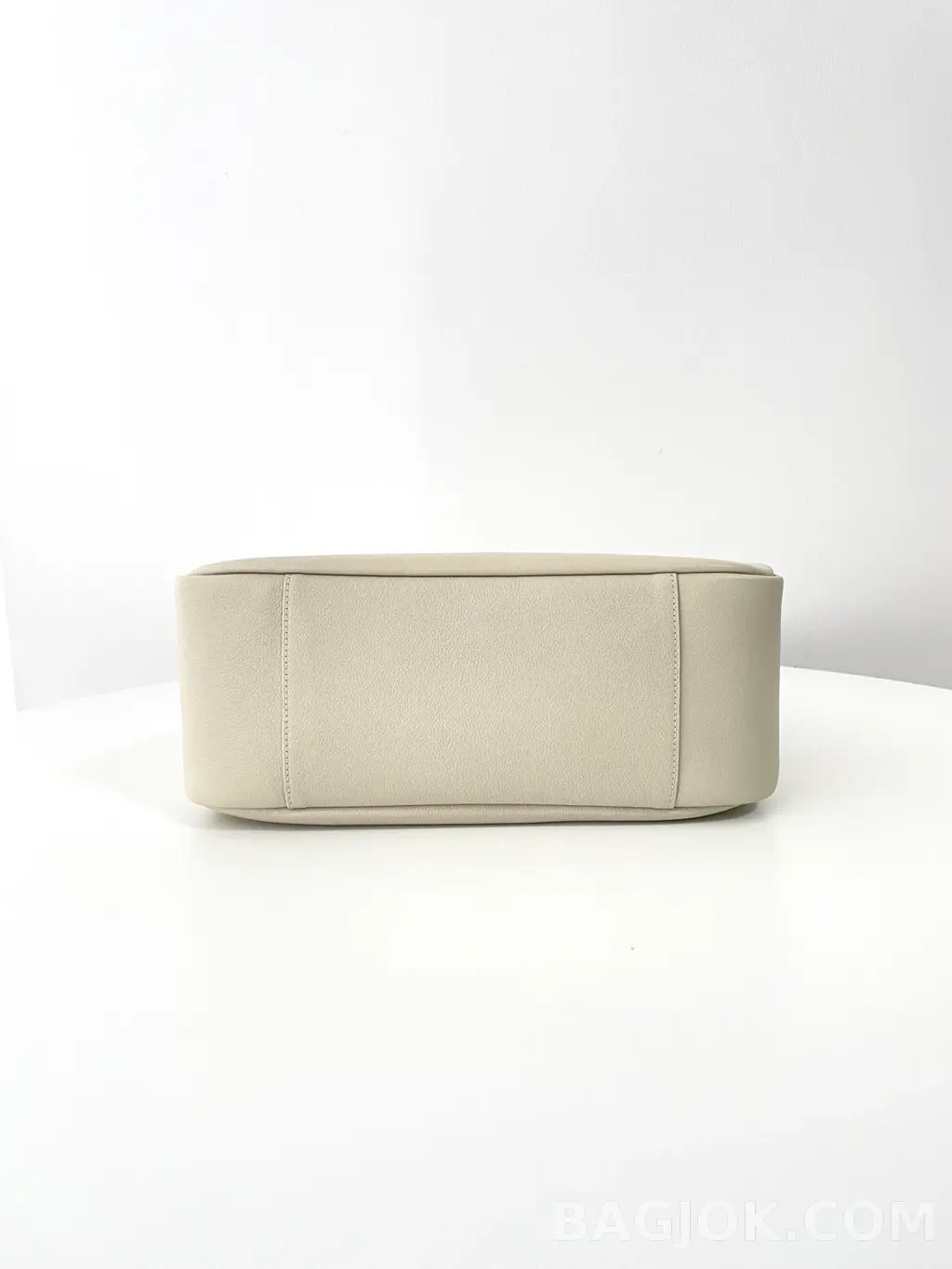 생로랑 Saint Laurent LE 5À7 서플 라지 그레인 레더 상세 이미지
