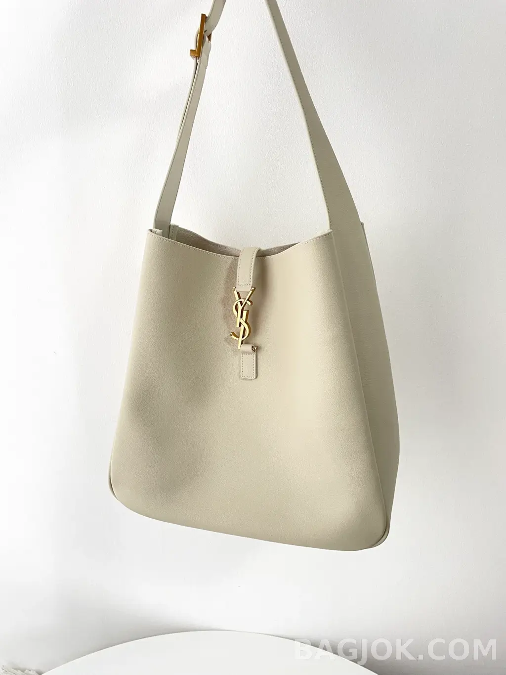 생로랑 Saint Laurent LE 5À7 서플 라지 그레인 레더 상세 이미지