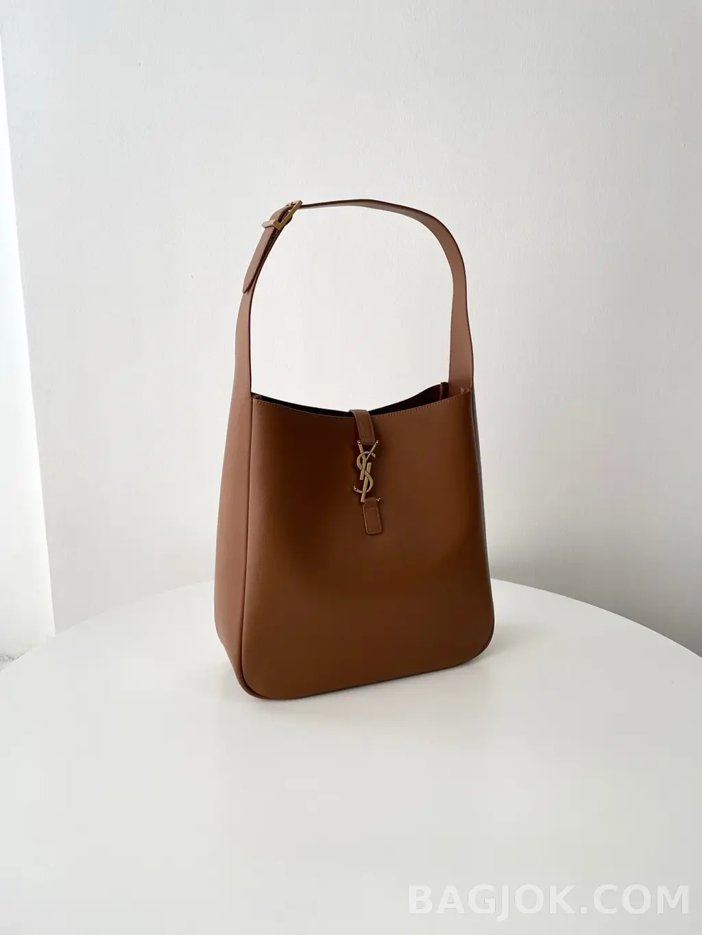 생로랑 Saint Laurent LE 5À7 서플 라지 그레인 레더 상세 이미지