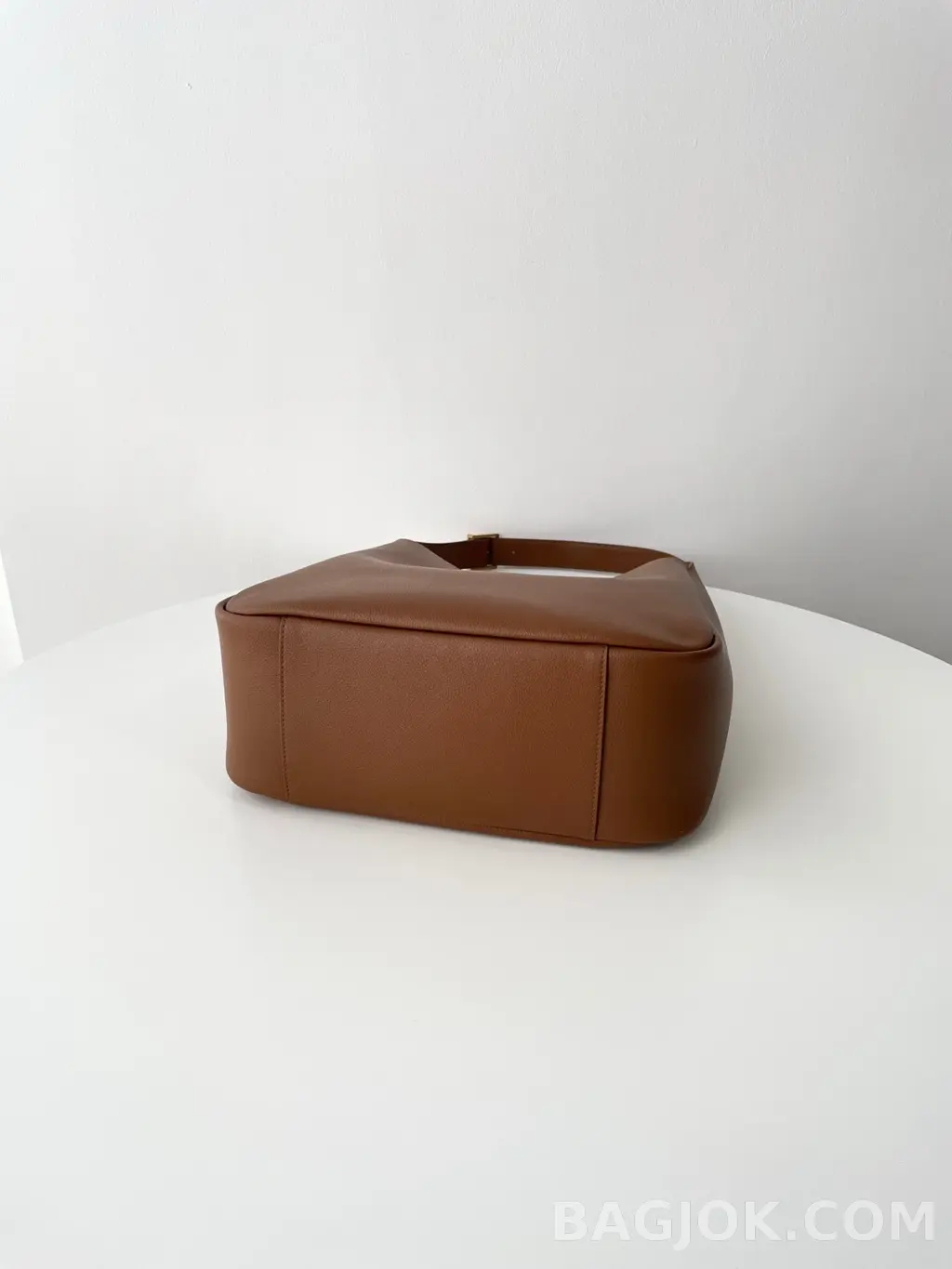 생로랑 Saint Laurent LE 5À7 서플 라지 그레인 레더 상세 이미지