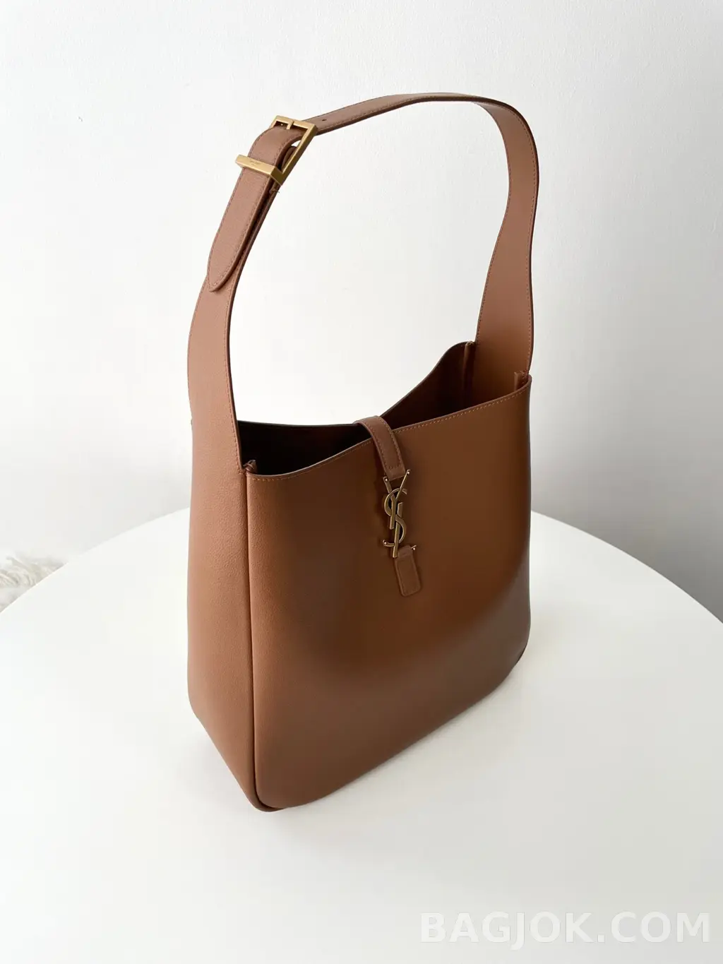 생로랑 Saint Laurent LE 5À7 서플 라지 그레인 레더 상세 이미지