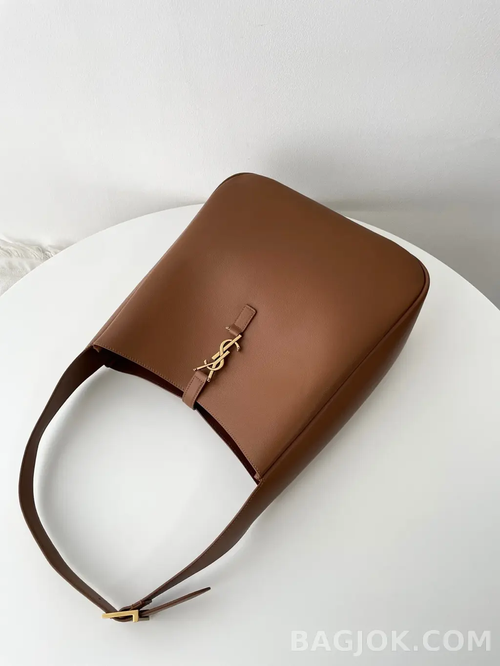 생로랑 Saint Laurent LE 5À7 서플 라지 그레인 레더 상세 이미지