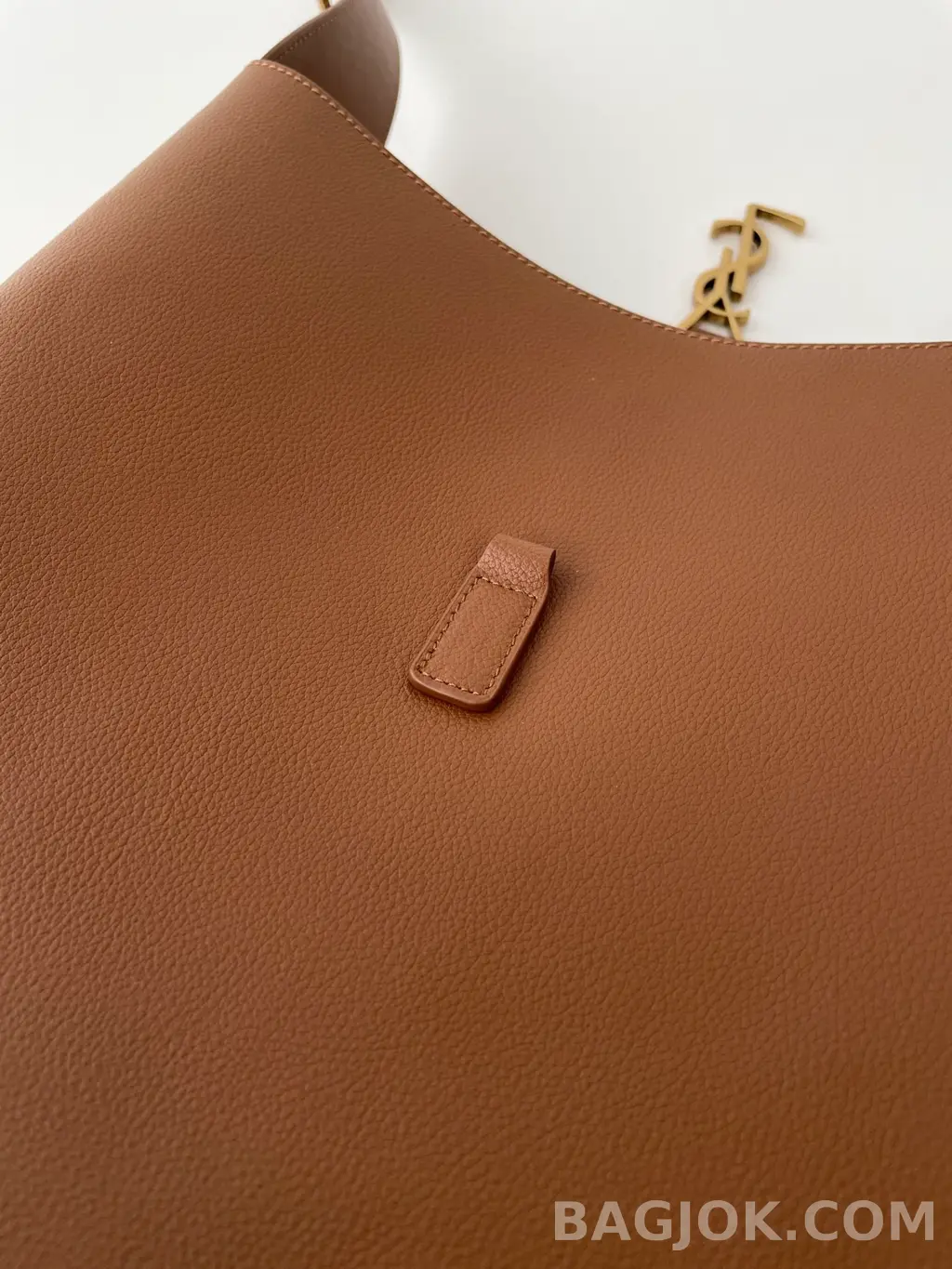생로랑 Saint Laurent LE 5À7 서플 라지 그레인 레더 상세 이미지