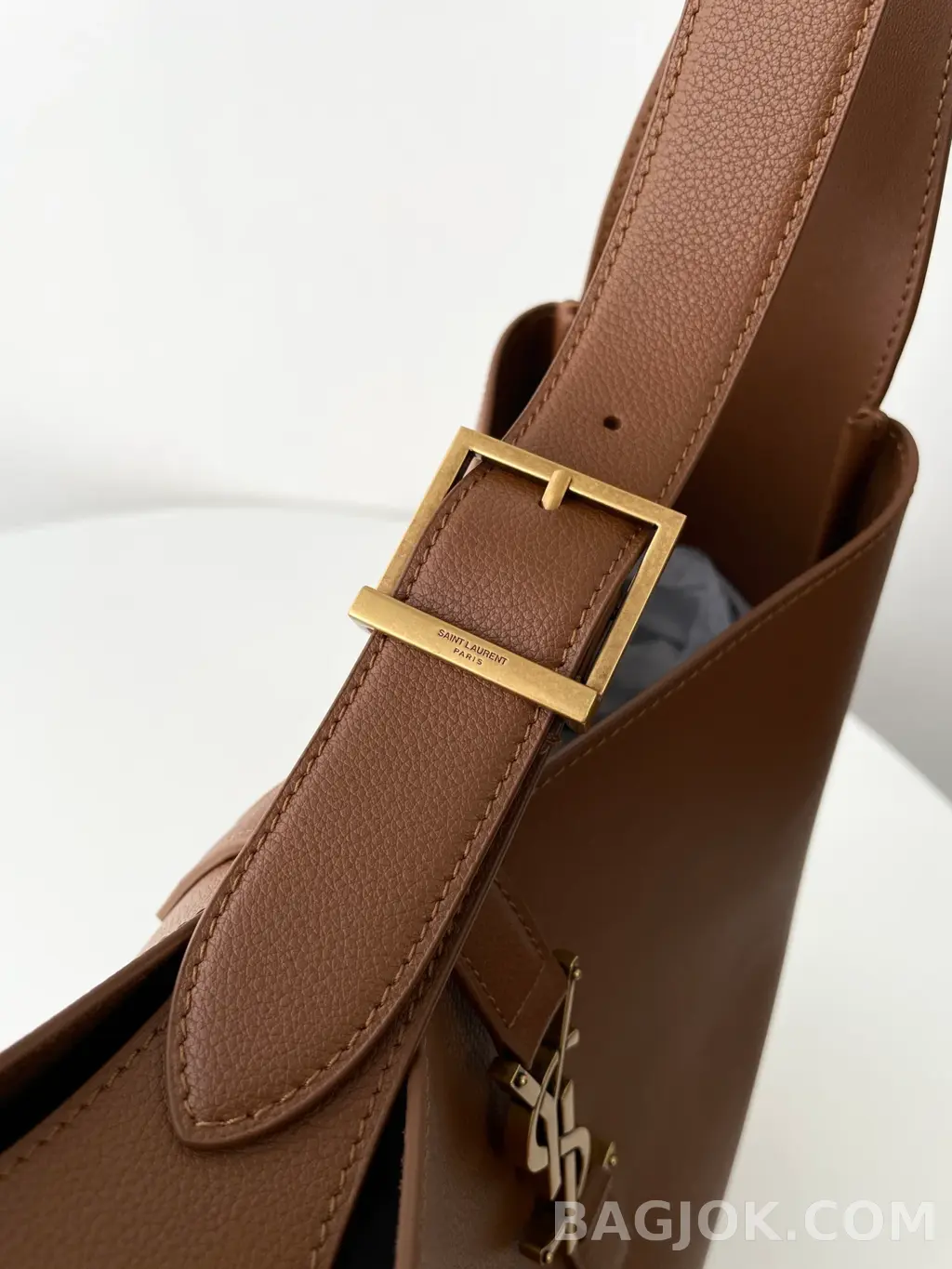 생로랑 Saint Laurent LE 5À7 서플 라지 그레인 레더 상세 이미지
