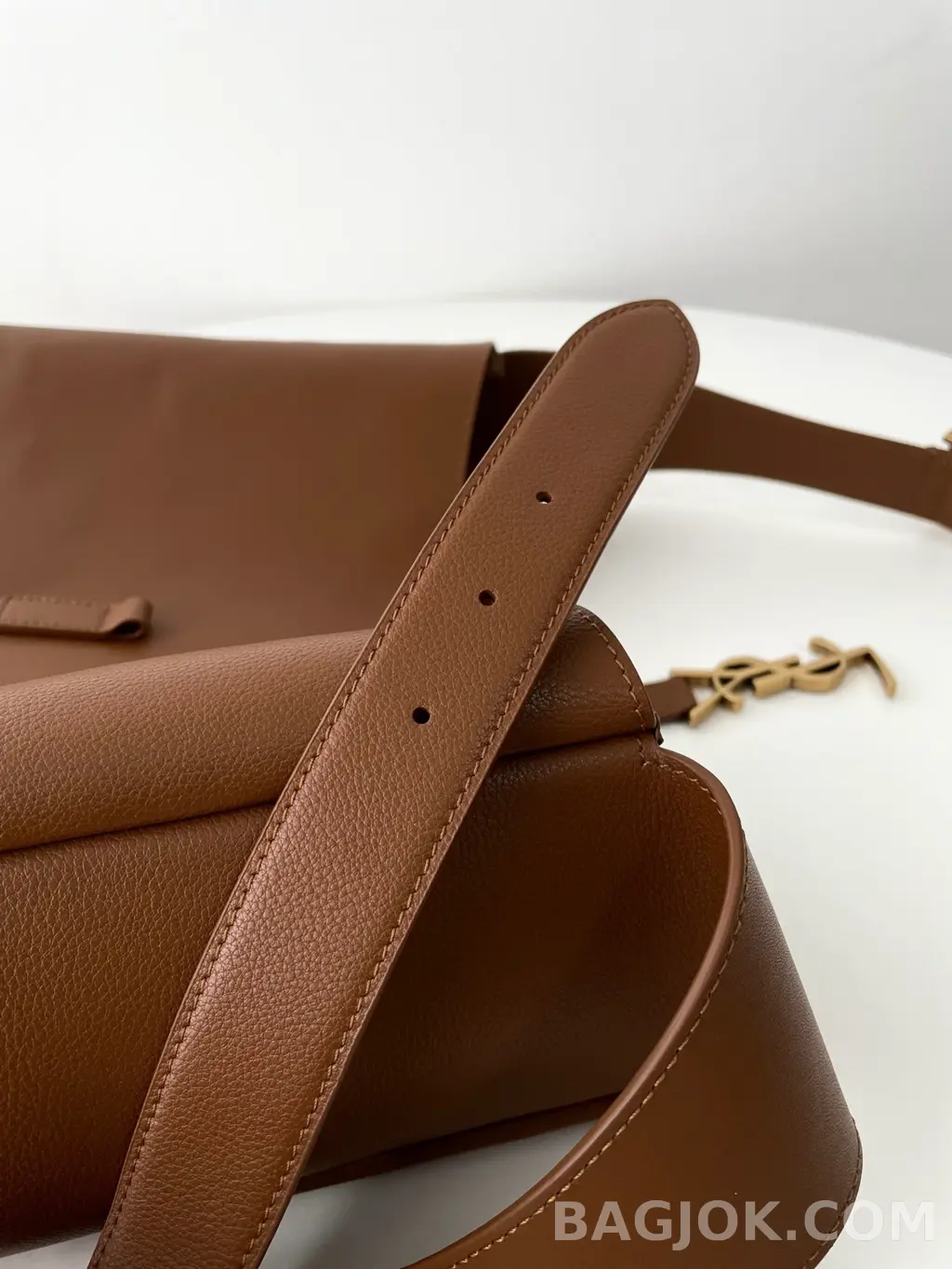 생로랑 Saint Laurent LE 5À7 서플 라지 그레인 레더 상세 이미지