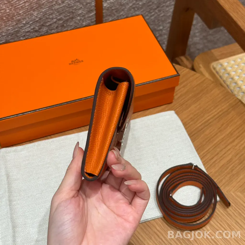 에르메스 Hermes 샹달 투고 지갑 앱송 은장 상세 이미지
