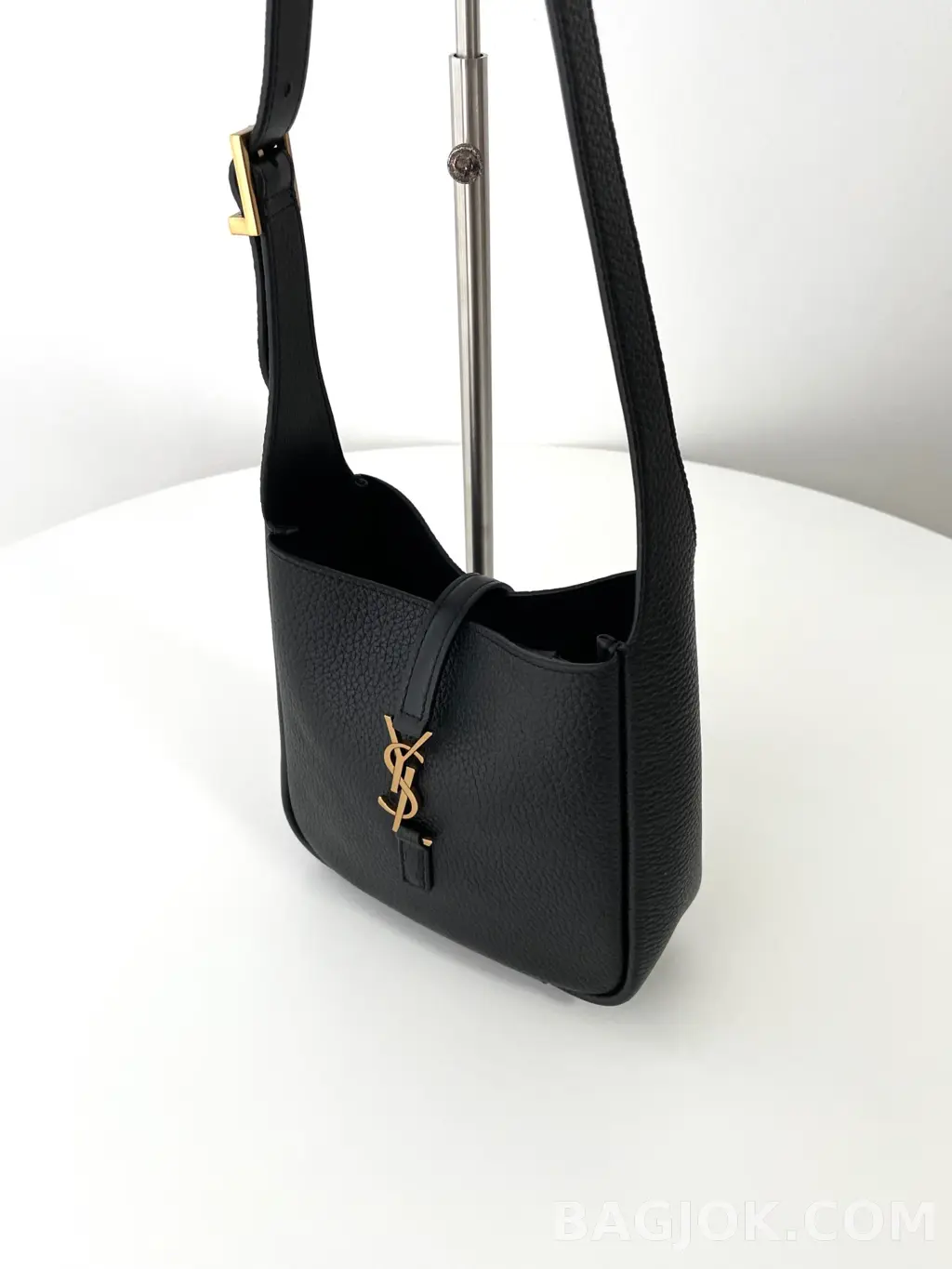 생로랑 Saint Laurent LE 5À7 서플 베이비 그레인 레더 상세 이미지