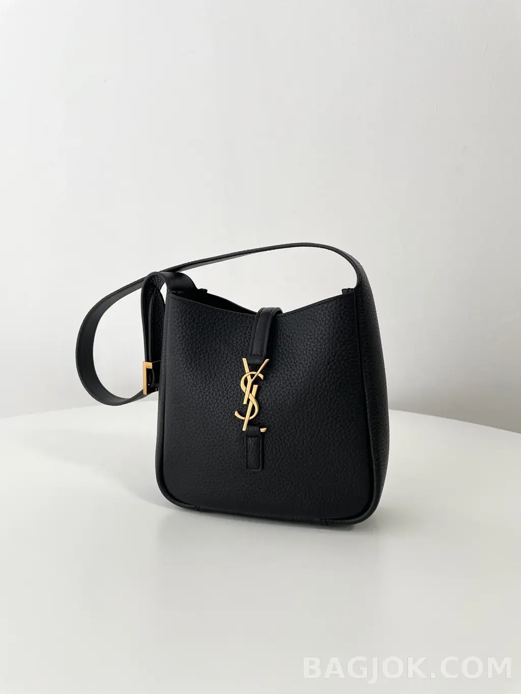 생로랑 Saint Laurent LE 5À7 서플 베이비 그레인 레더 상세 이미지