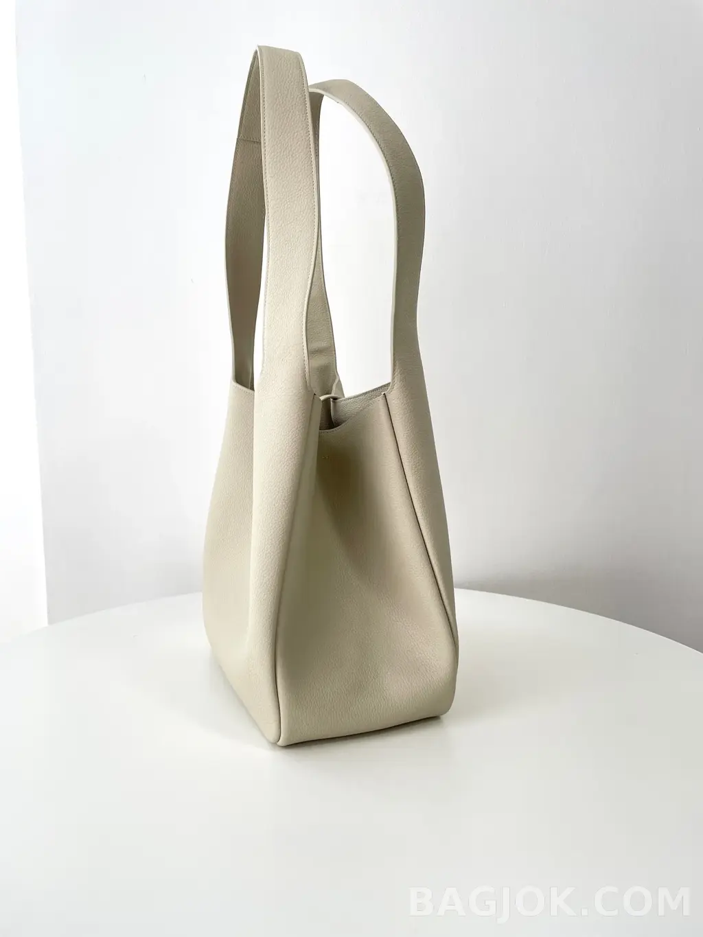 생로랑 Saint Laurent LE 5À7 BEA 토트백 그레인 레더 상세 이미지