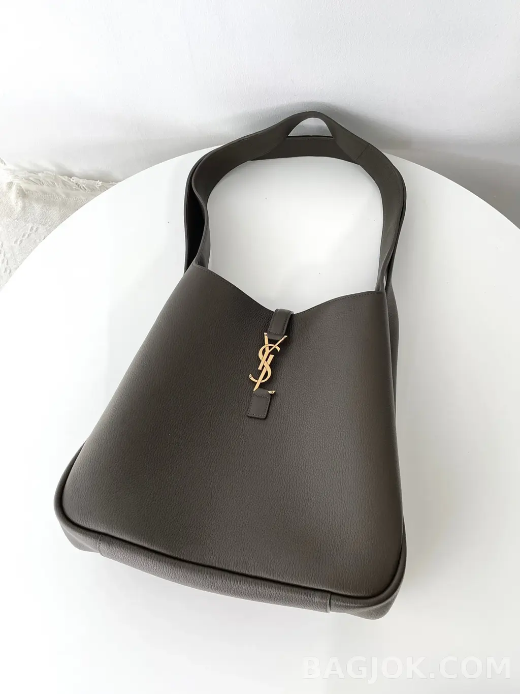 생로랑 Saint Laurent LE 5À7 BEA 토트백 그레인 레더 상세 이미지