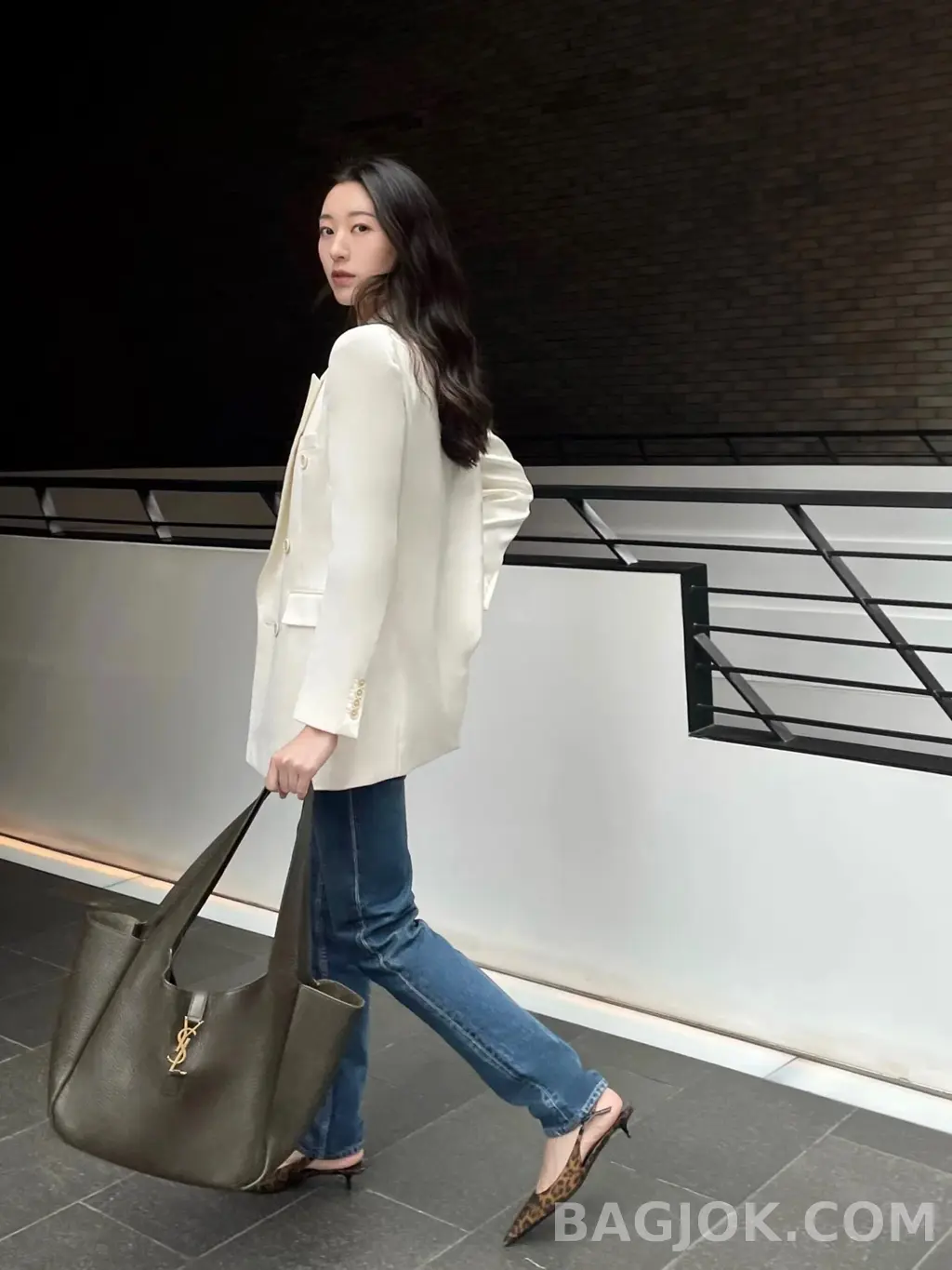 생로랑 Saint Laurent LE 5À7 BEA 토트백 그레인 레더 상세 이미지