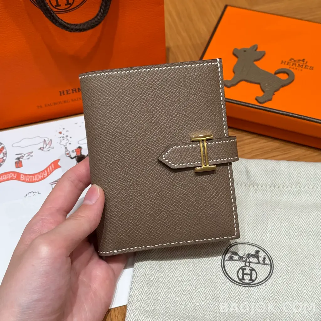 에르메스 Hermes 베안 컴팩트 지갑 앱송 금장 상세 이미지