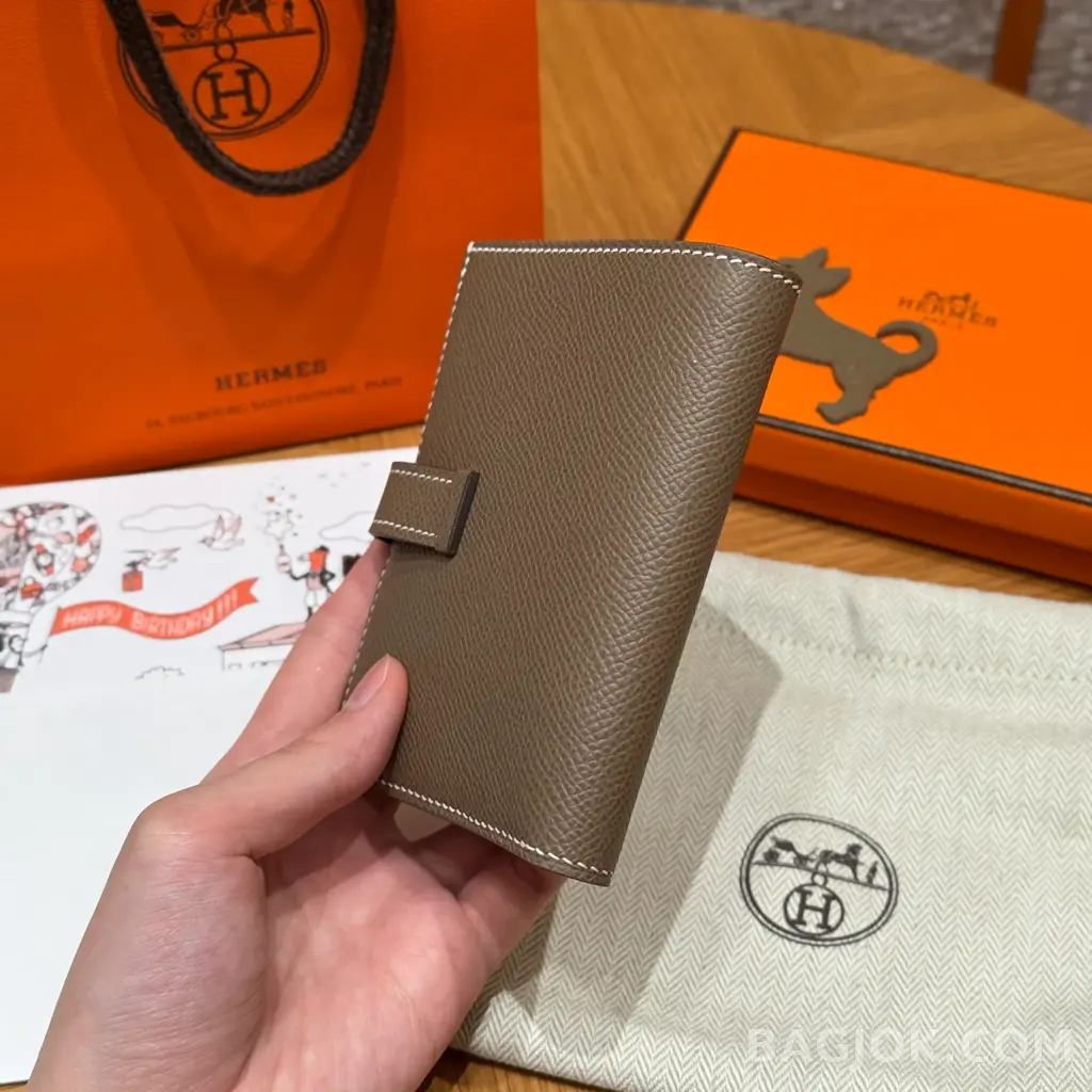 에르메스 Hermes 베안 컴팩트 지갑 앱송 금장 상세 이미지