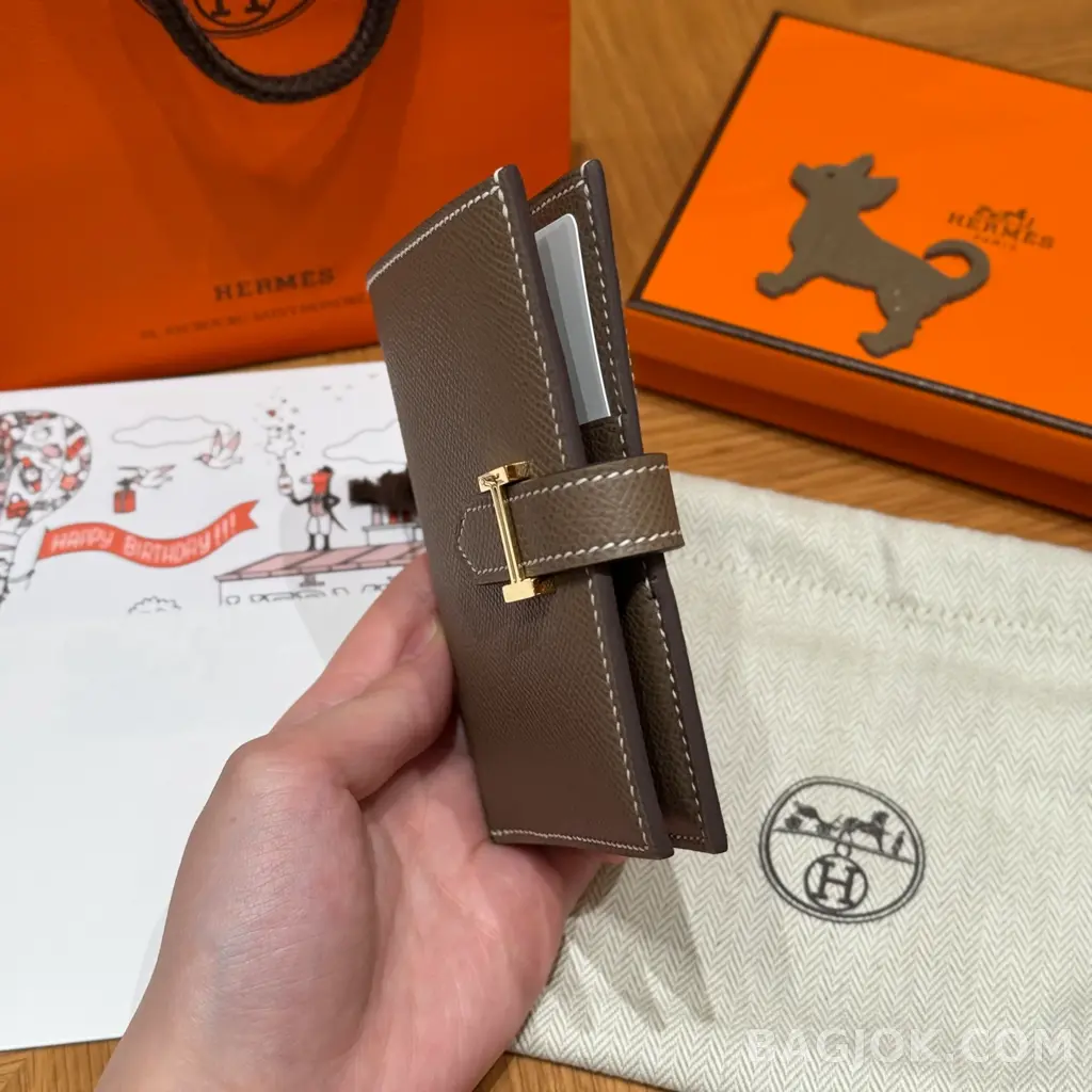에르메스 Hermes 베안 컴팩트 지갑 앱송 금장 상세 이미지