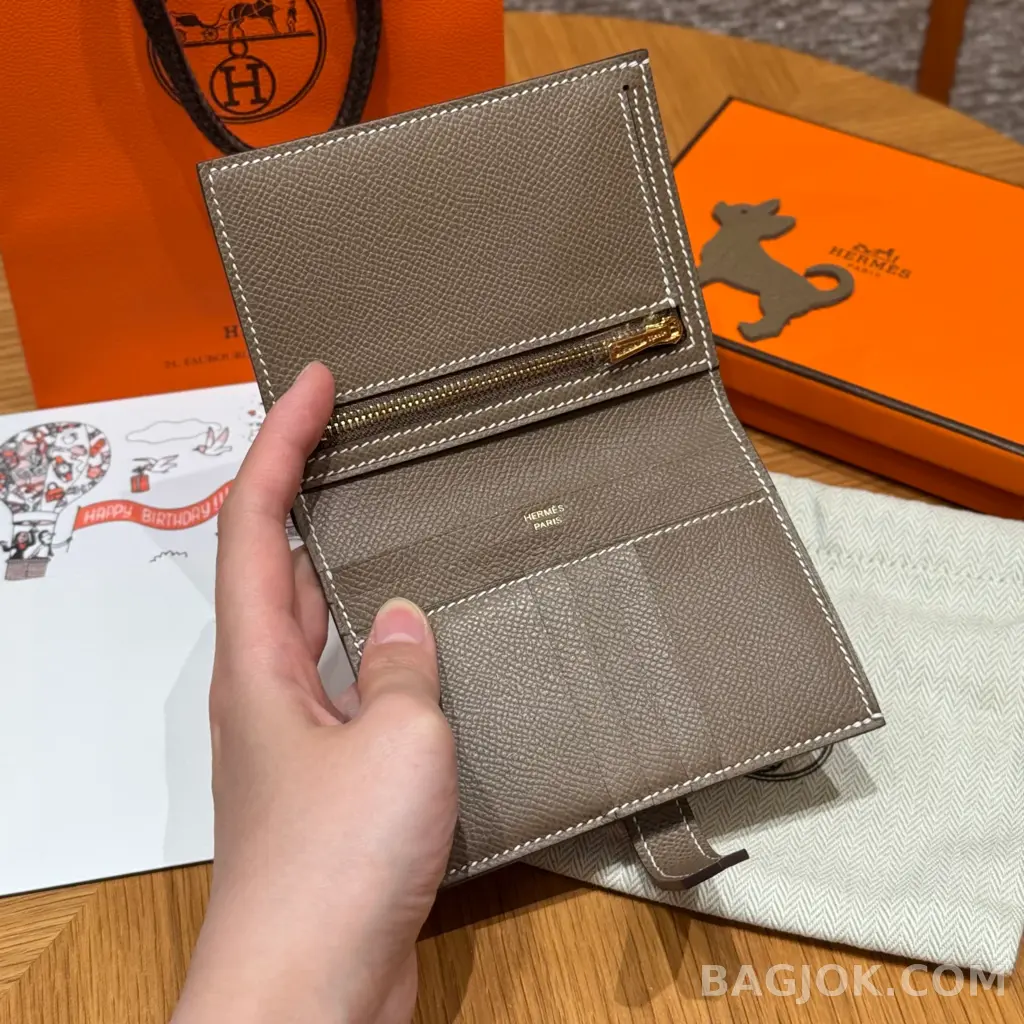 에르메스 Hermes 베안 컴팩트 지갑 앱송 금장 상세 이미지