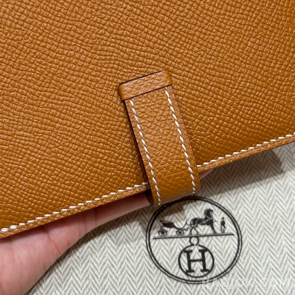 에르메스 Hermes 베안 컴팩트 지갑 앱송 금장 상세 이미지
