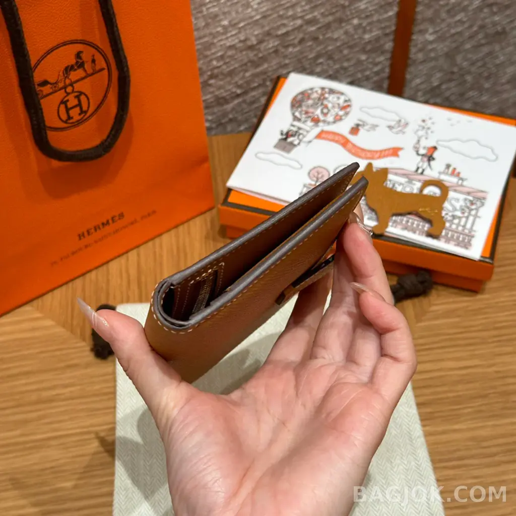 에르메스 Hermes 베안 컴팩트 지갑 앱송 금장 상세 이미지