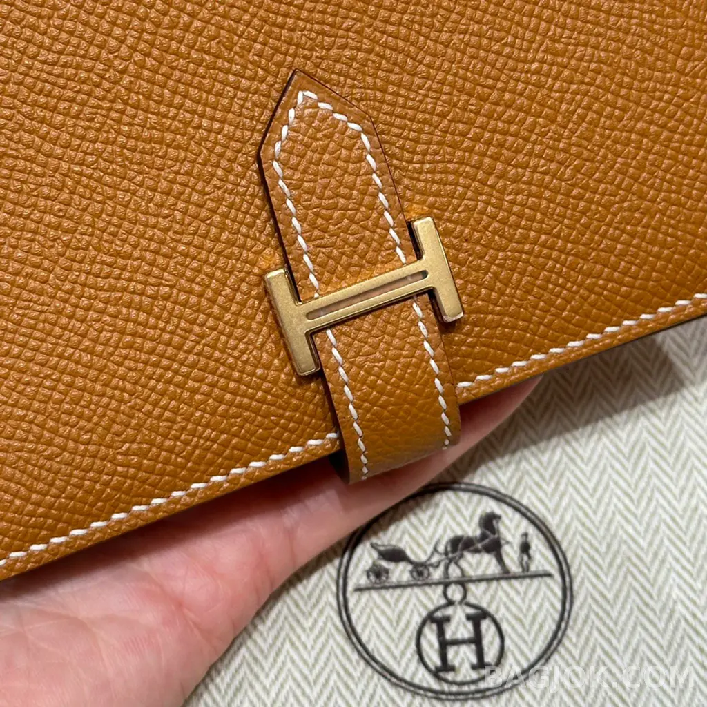 에르메스 Hermes 베안 컴팩트 지갑 앱송 금장 상세 이미지