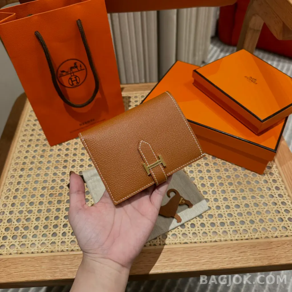 에르메스 Hermes 베안 컴팩트 지갑 앱송 금장 상세 이미지