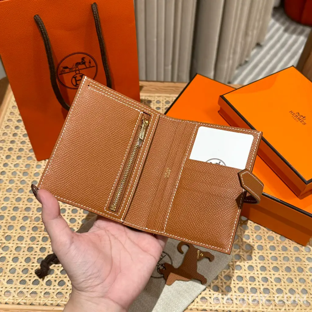 에르메스 Hermes 베안 컴팩트 지갑 앱송 금장 상세 이미지