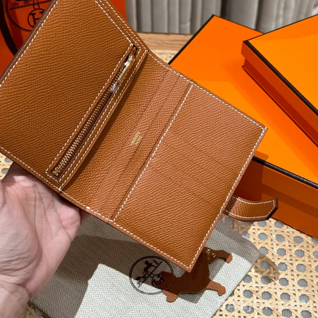 에르메스 Hermes 베안 컴팩트 지갑 앱송 금장 상세 이미지