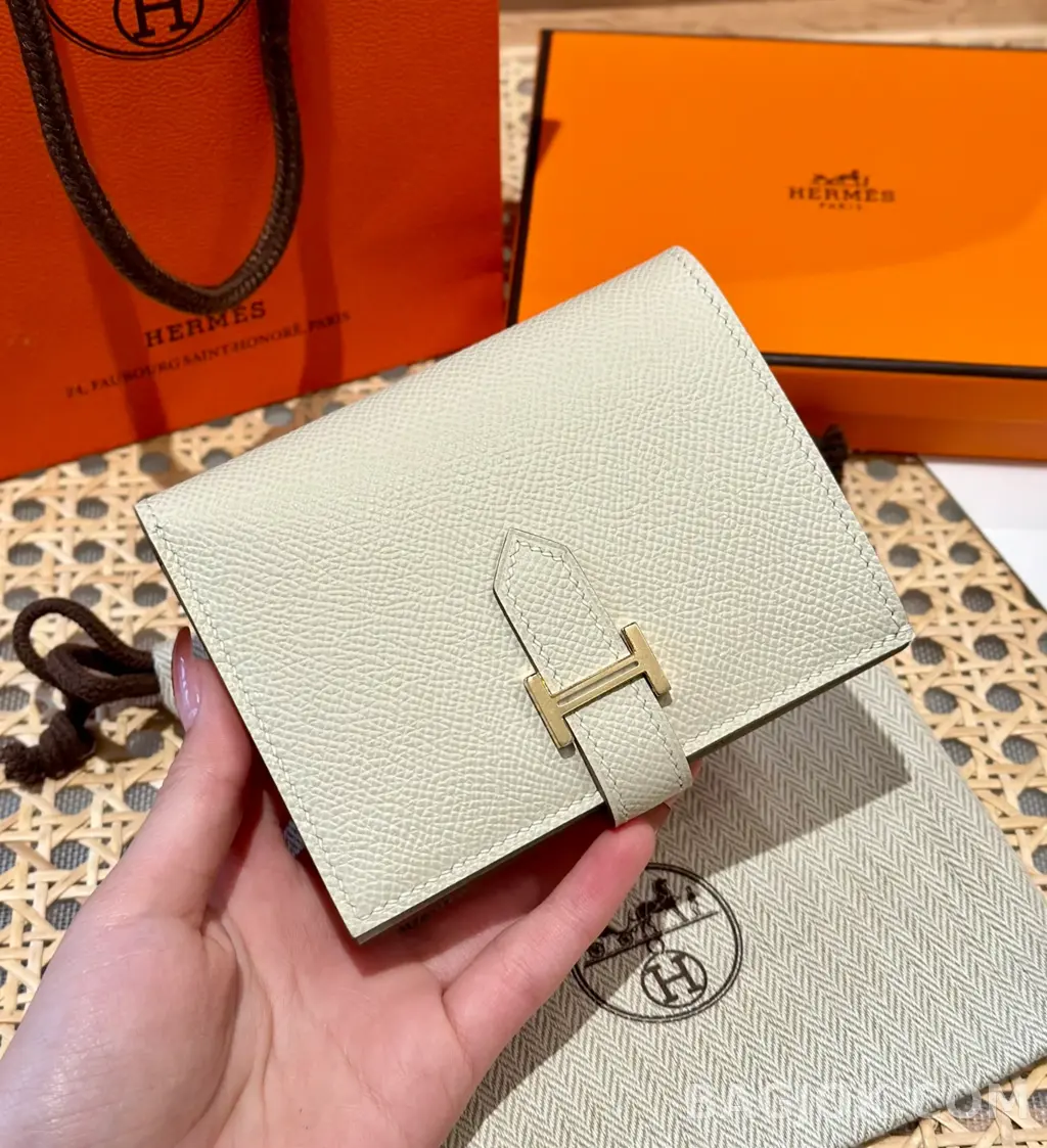 에르메스 Hermes 베안 컴팩트 지갑 앱송 금장 상세 이미지
