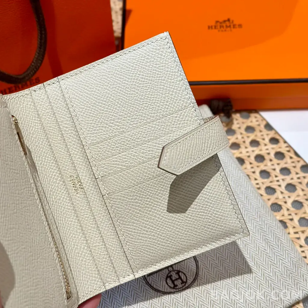 에르메스 Hermes 베안 컴팩트 지갑 앱송 금장 상세 이미지