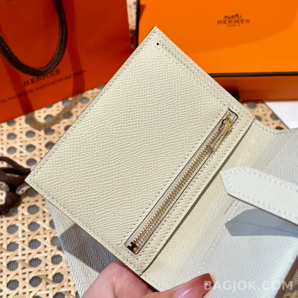 에르메스 Hermes 베안 컴팩트 지갑 앱송 금장 상세 이미지