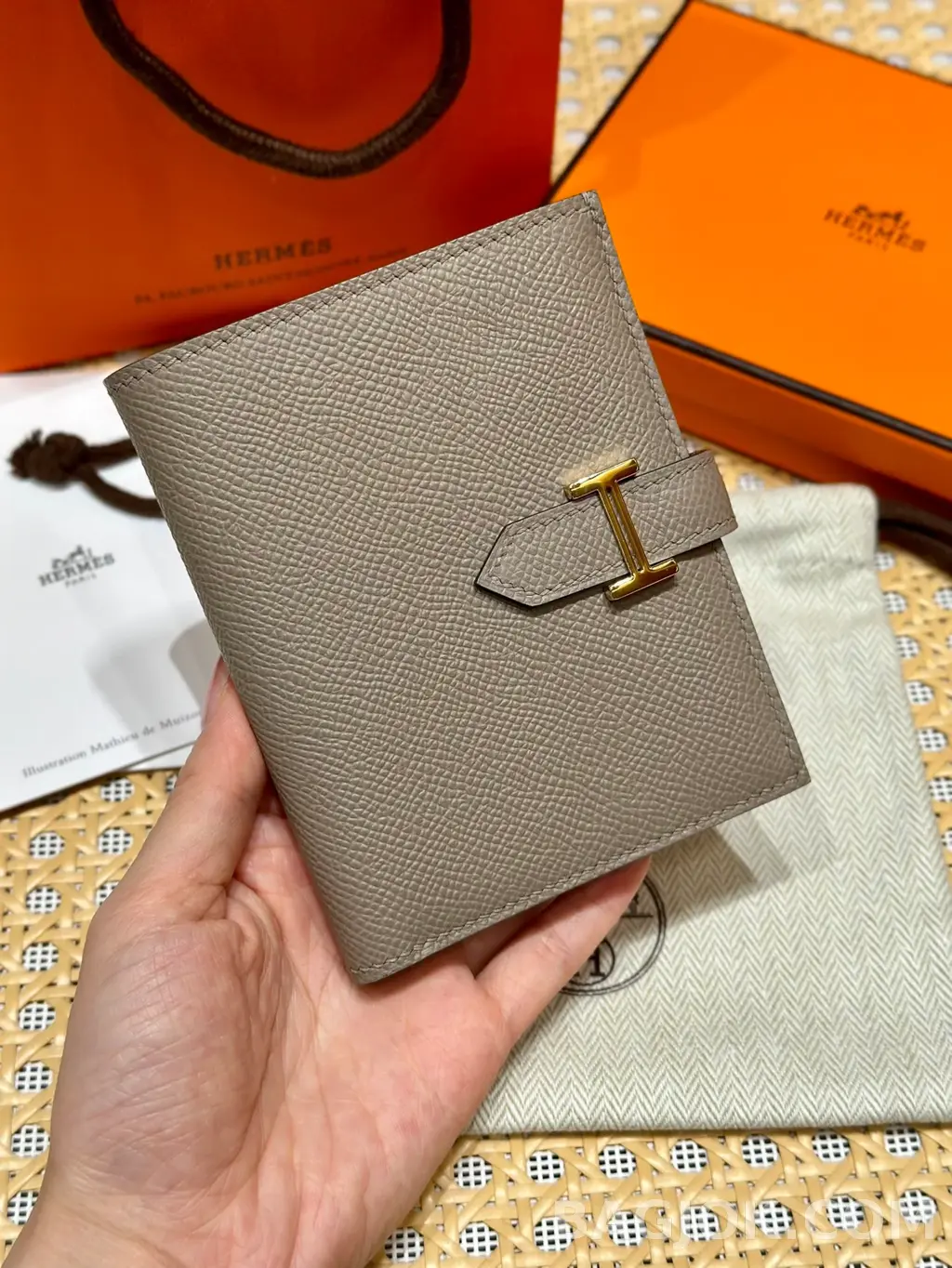 에르메스 Hermes 베안 컴팩트 지갑 앱송 금장 상세 이미지