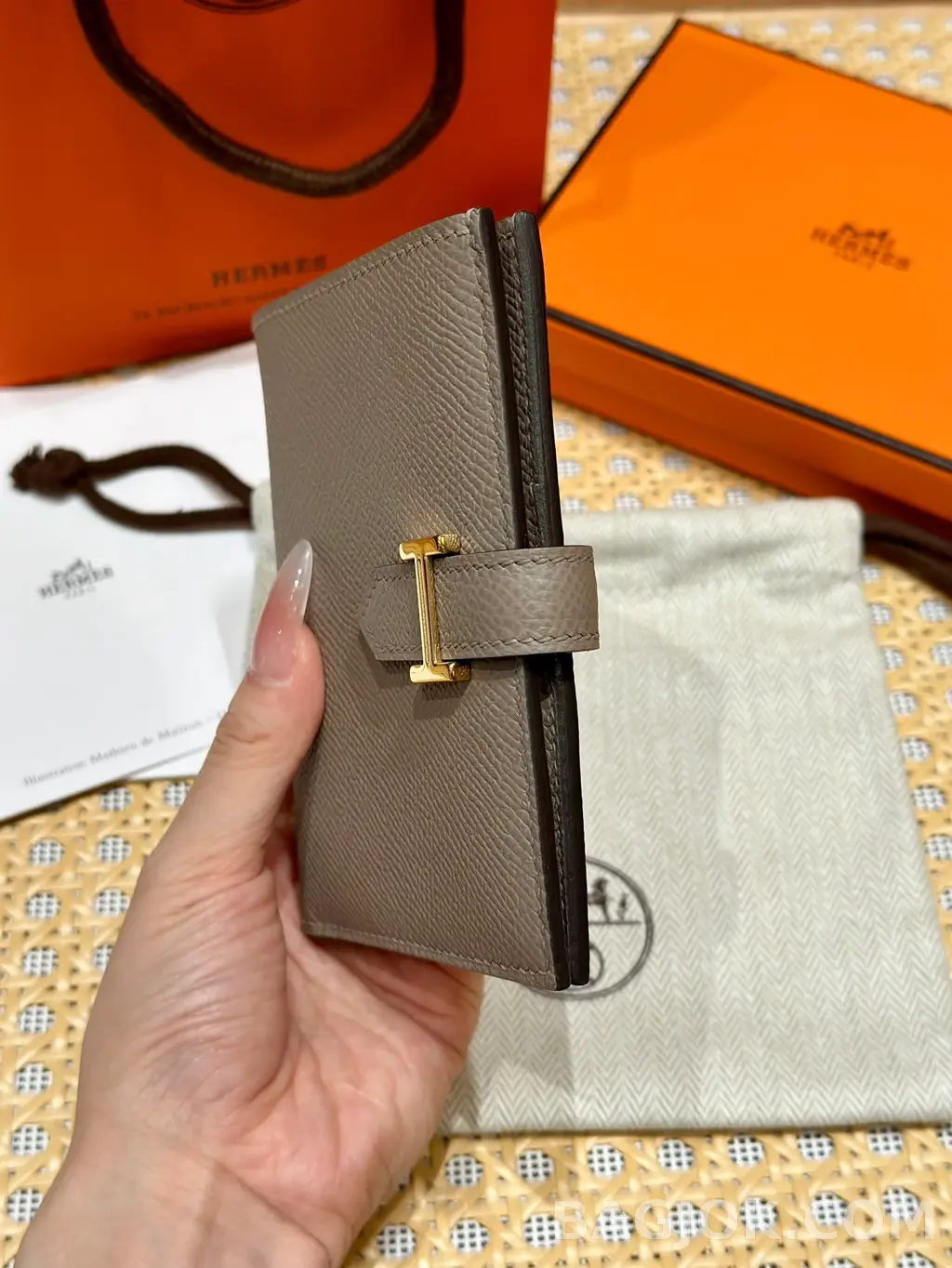 에르메스 Hermes 베안 컴팩트 지갑 앱송 금장 상세 이미지