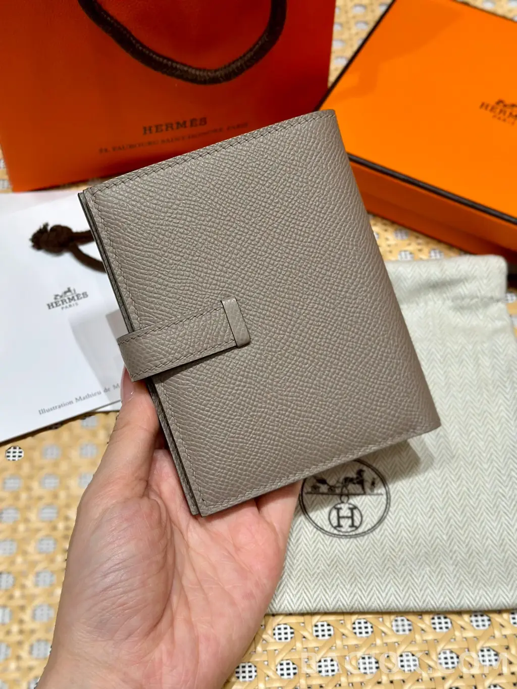 에르메스 Hermes 베안 컴팩트 지갑 앱송 금장 상세 이미지