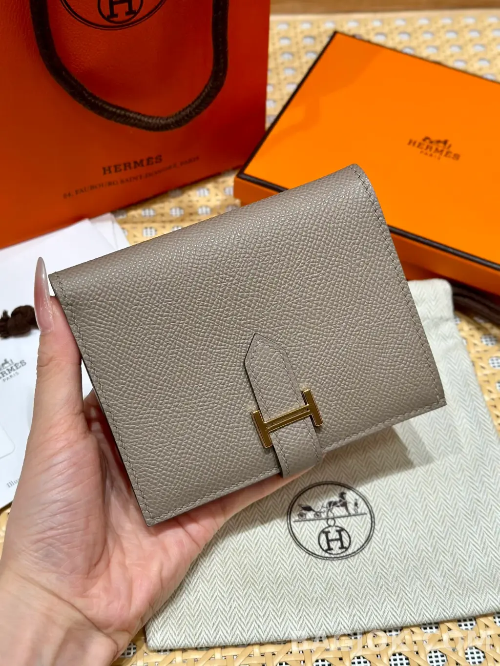 에르메스 Hermes 베안 컴팩트 지갑 앱송 금장 상세 이미지