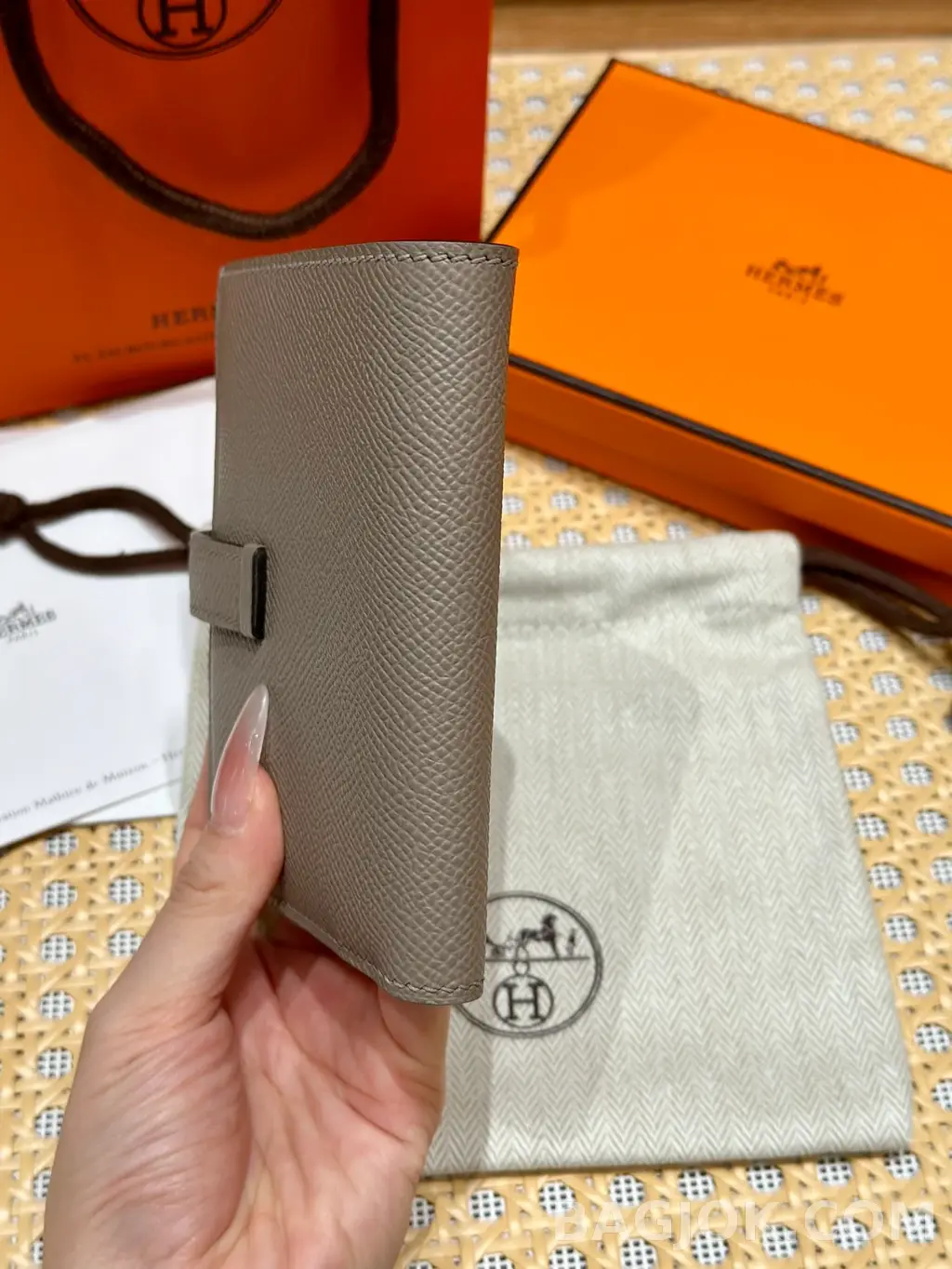에르메스 Hermes 베안 컴팩트 지갑 앱송 금장 상세 이미지