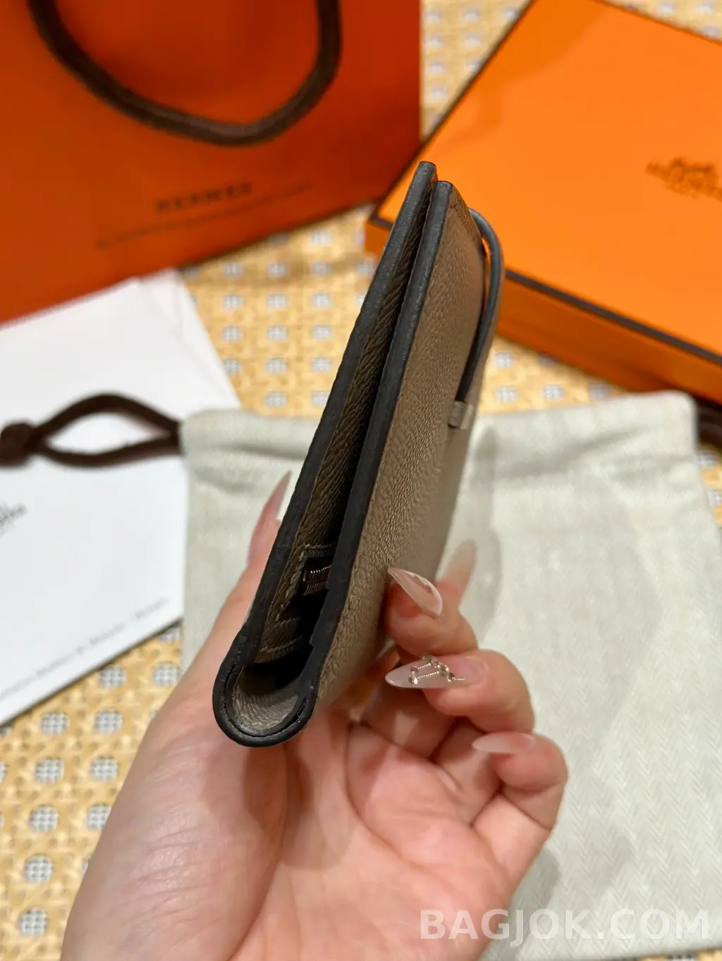 에르메스 Hermes 베안 컴팩트 지갑 앱송 금장 상세 이미지