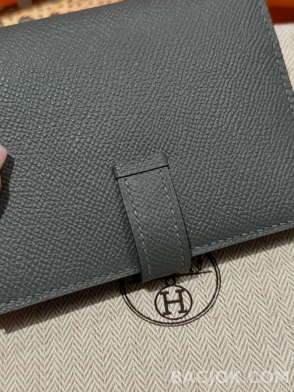 에르메스 Hermes 베안 컴팩트 지갑 앱송 금장 상세 이미지