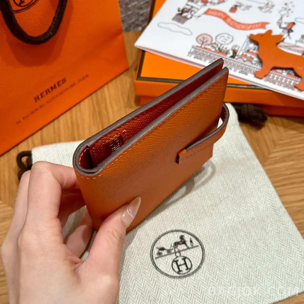 에르메스 Hermes 베안 컴팩트 지갑 앱송 금장 상세 이미지