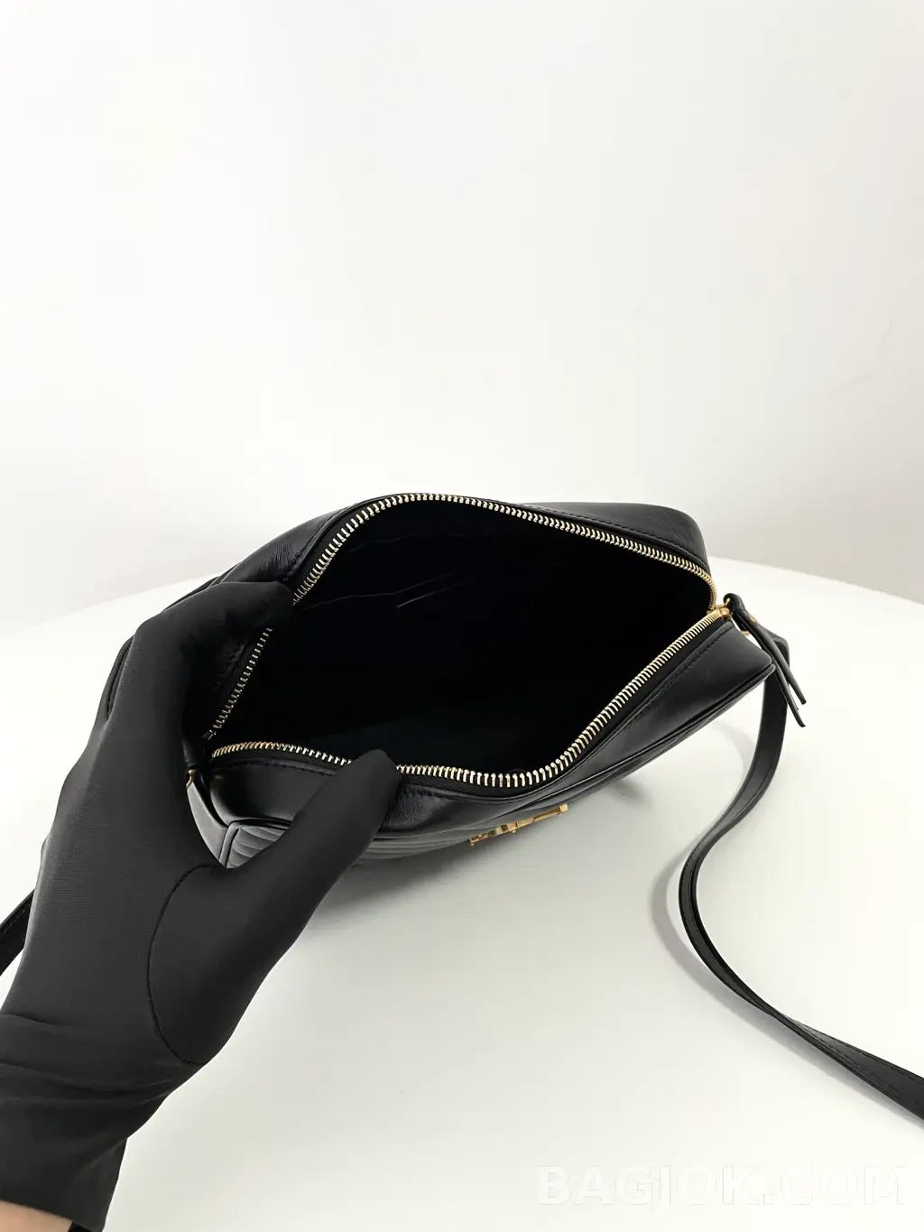 생로랑 Saint Laurent 루 카메라 백 퀼티드 레더 상세 이미지