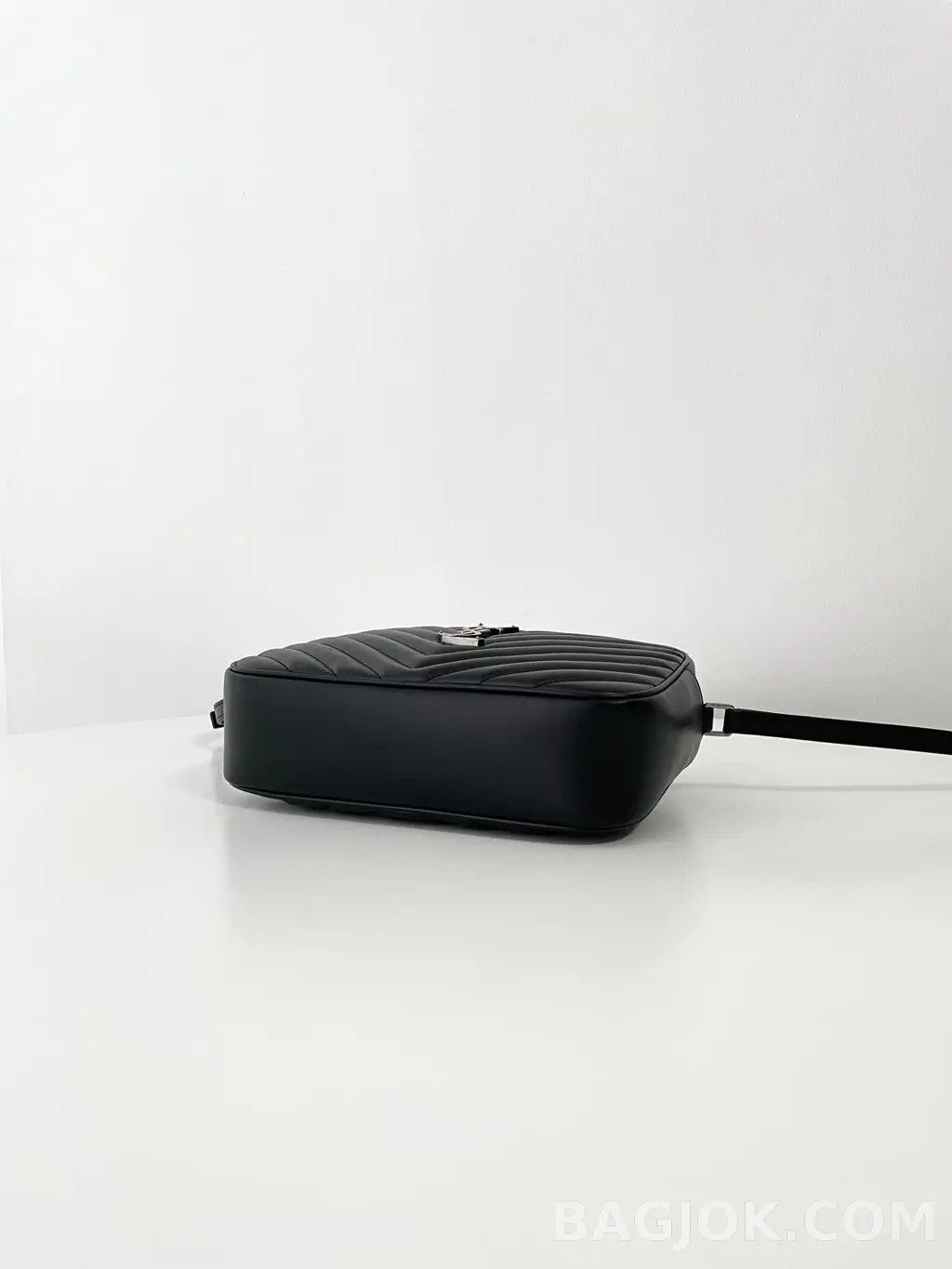 생로랑 Saint Laurent 루 카메라 백 퀼티드 레더 상세 이미지