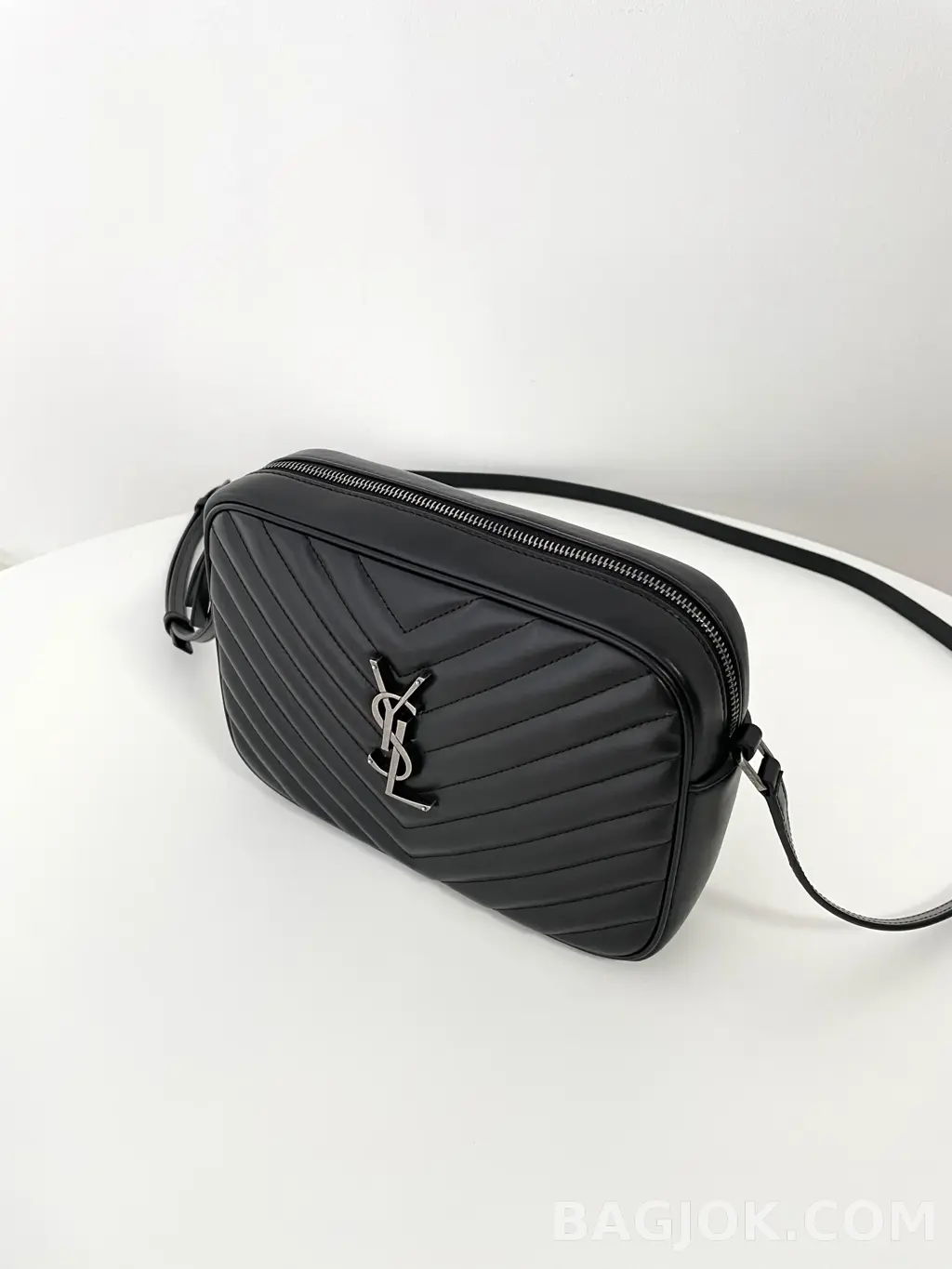 생로랑 Saint Laurent 루 카메라 백 퀼티드 레더 상세 이미지