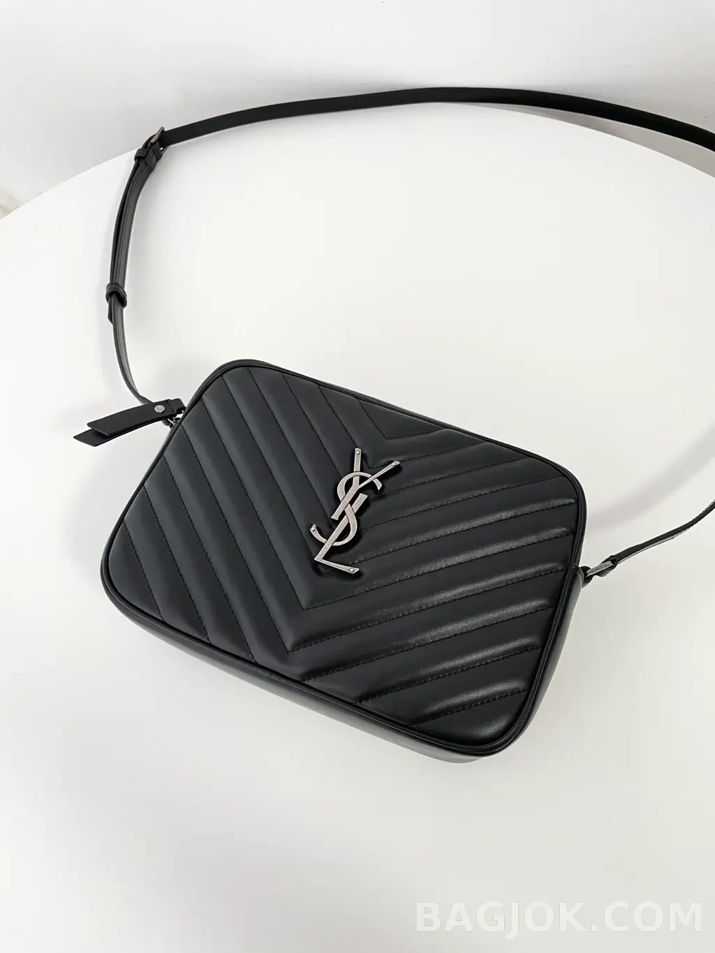 생로랑 Saint Laurent 루 카메라 백 퀼티드 레더 상세 이미지
