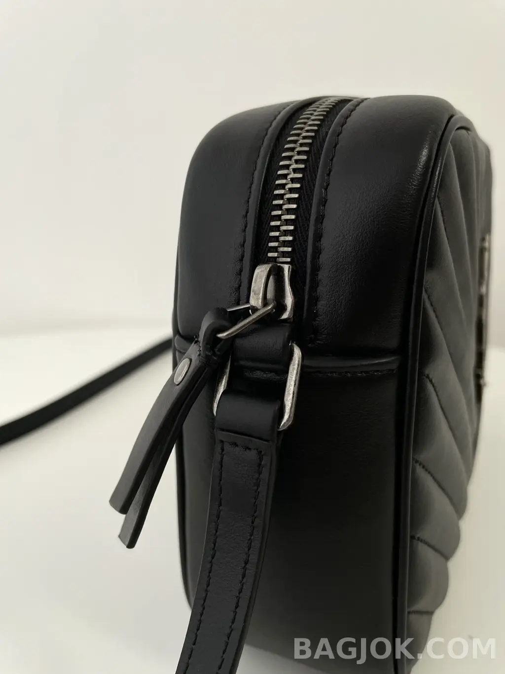 생로랑 Saint Laurent 루 카메라 백 퀼티드 레더 상세 이미지