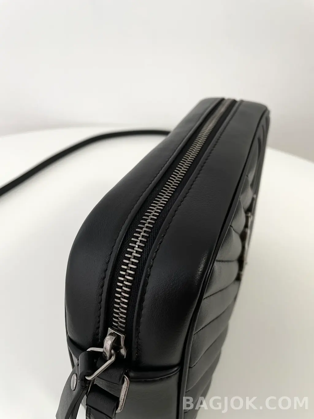 생로랑 Saint Laurent 루 카메라 백 퀼티드 레더 상세 이미지